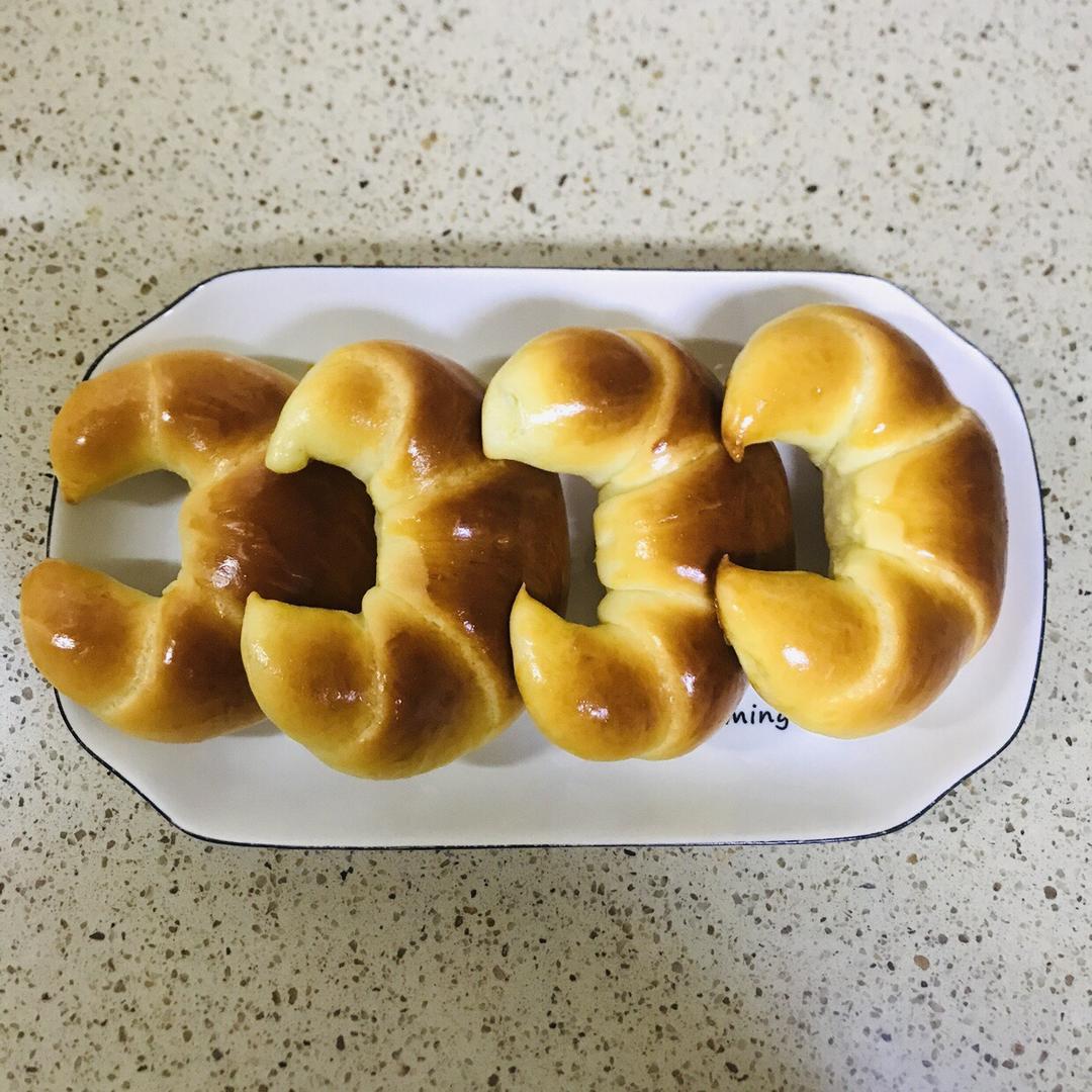 好看好吃的金牛角软面包