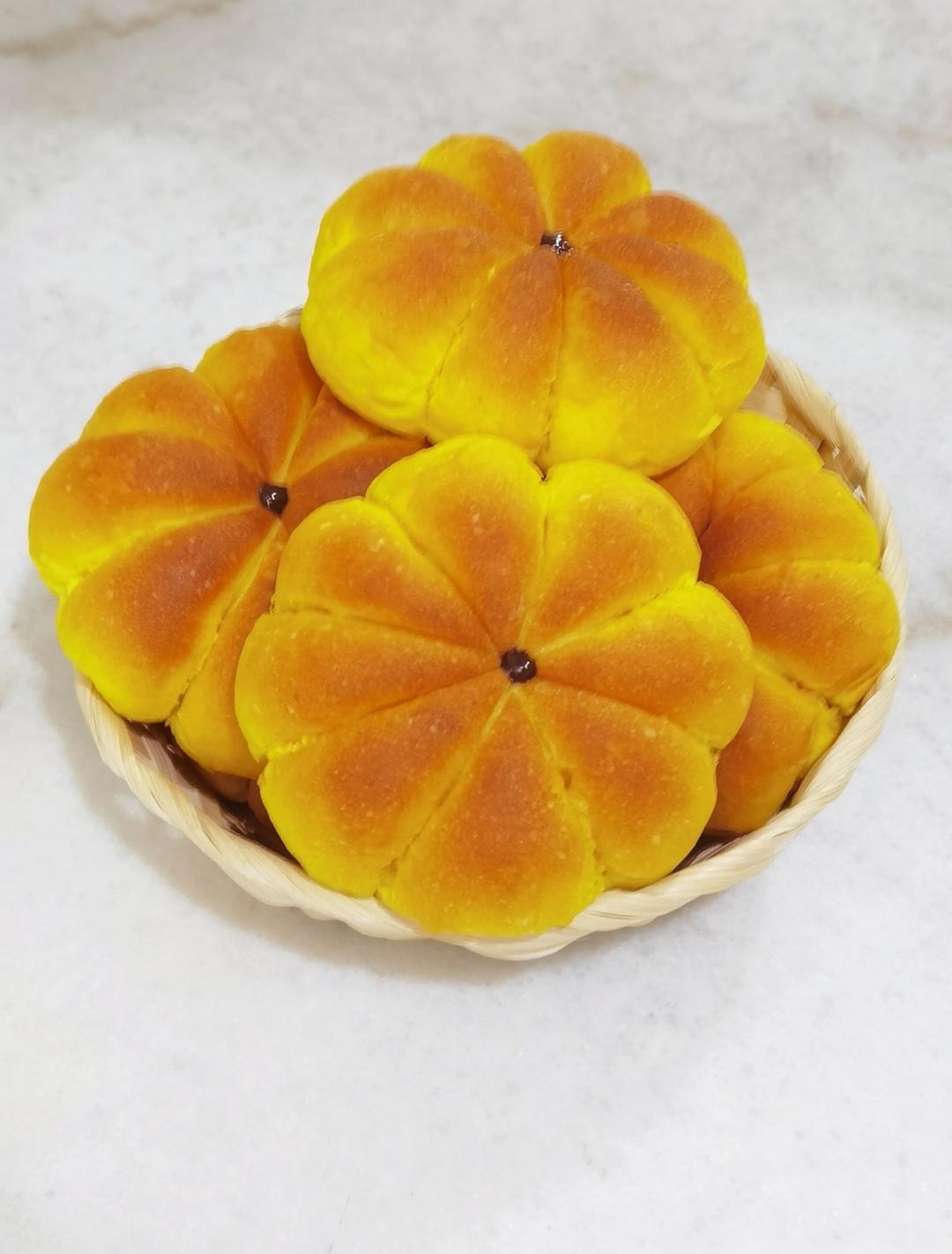 南瓜栗子小面包🎃一口软绵绵，甜糯栗子馅