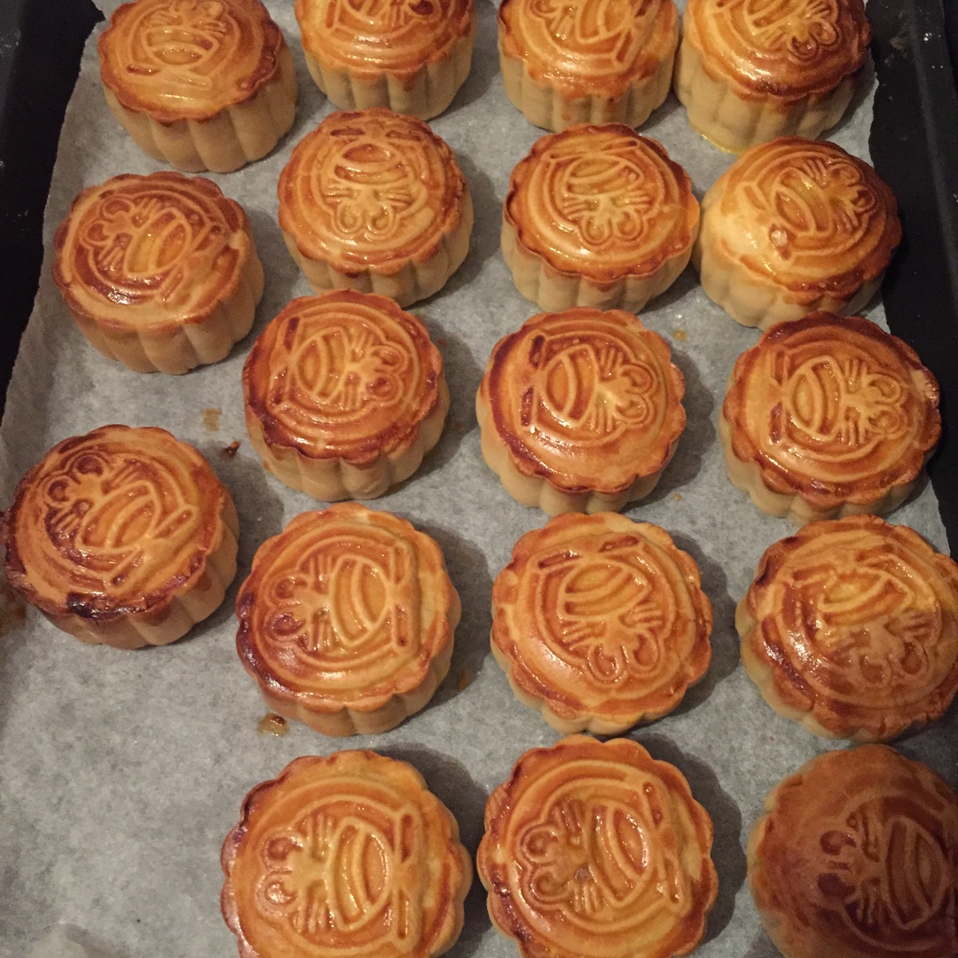 广式月饼—蛋黄莲蓉月饼