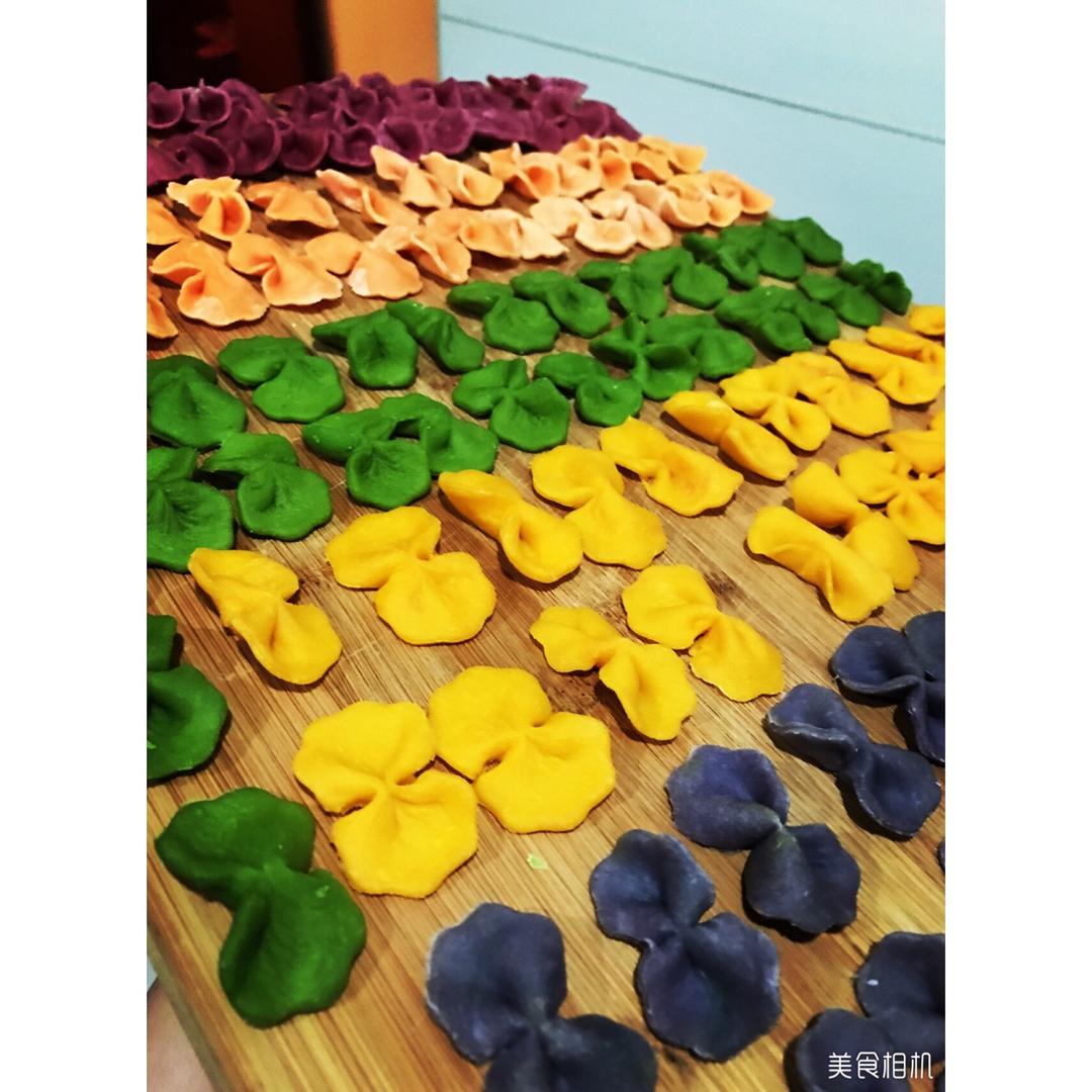 婴儿辅食：彩色卡通蝴蝶面