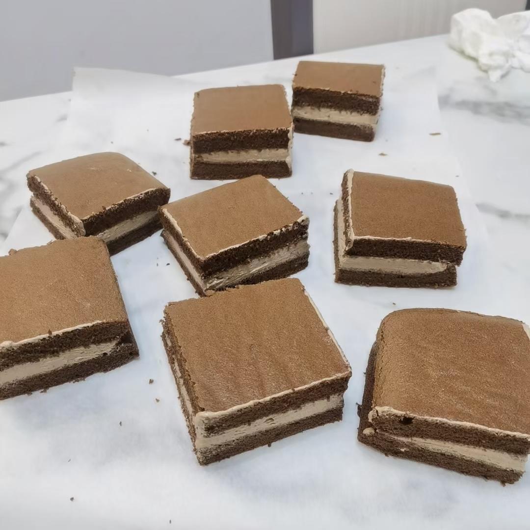 外脆里软！咖啡味浓郁！脆皮巧克力摩卡蛋糕🍰