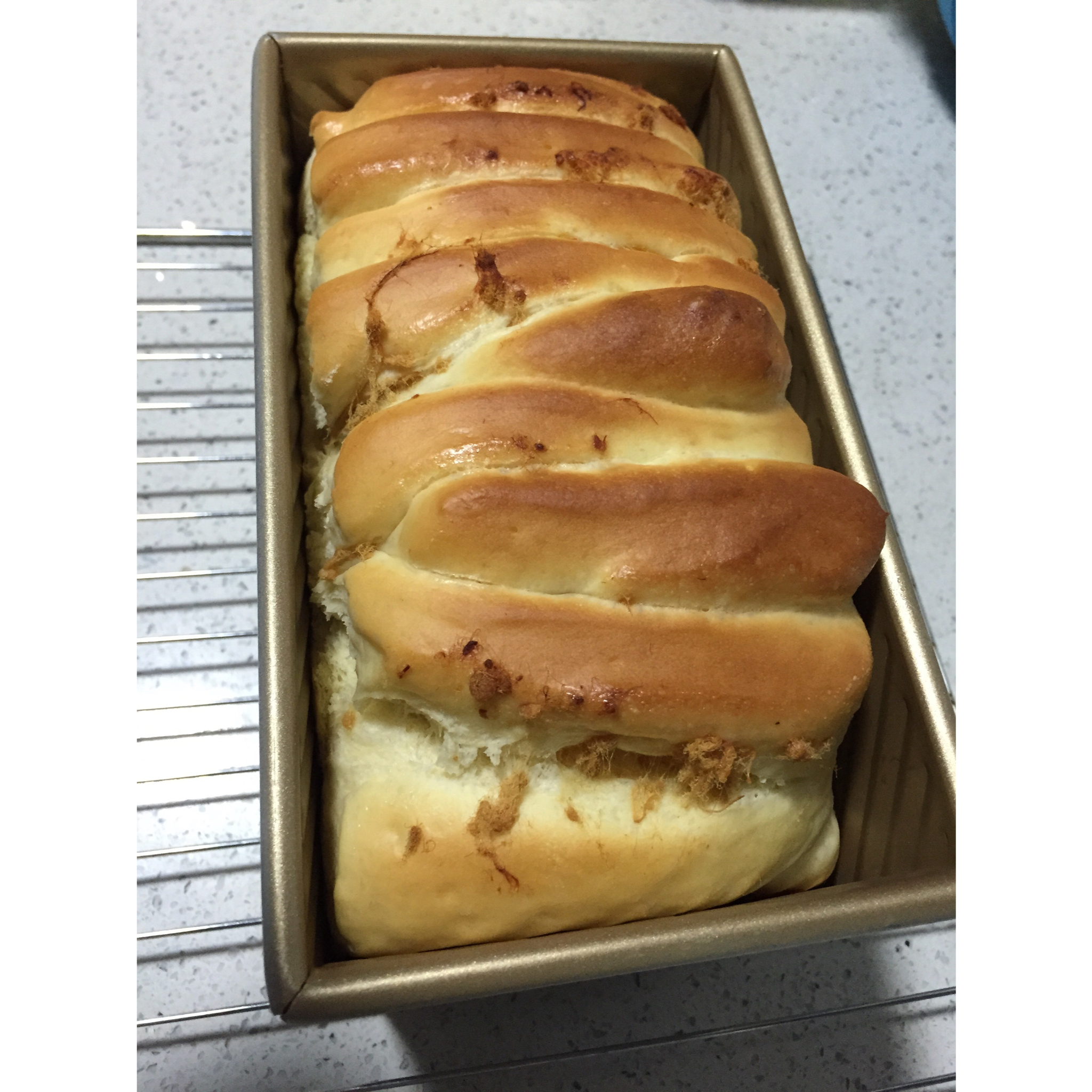 手撕千层肉松面包