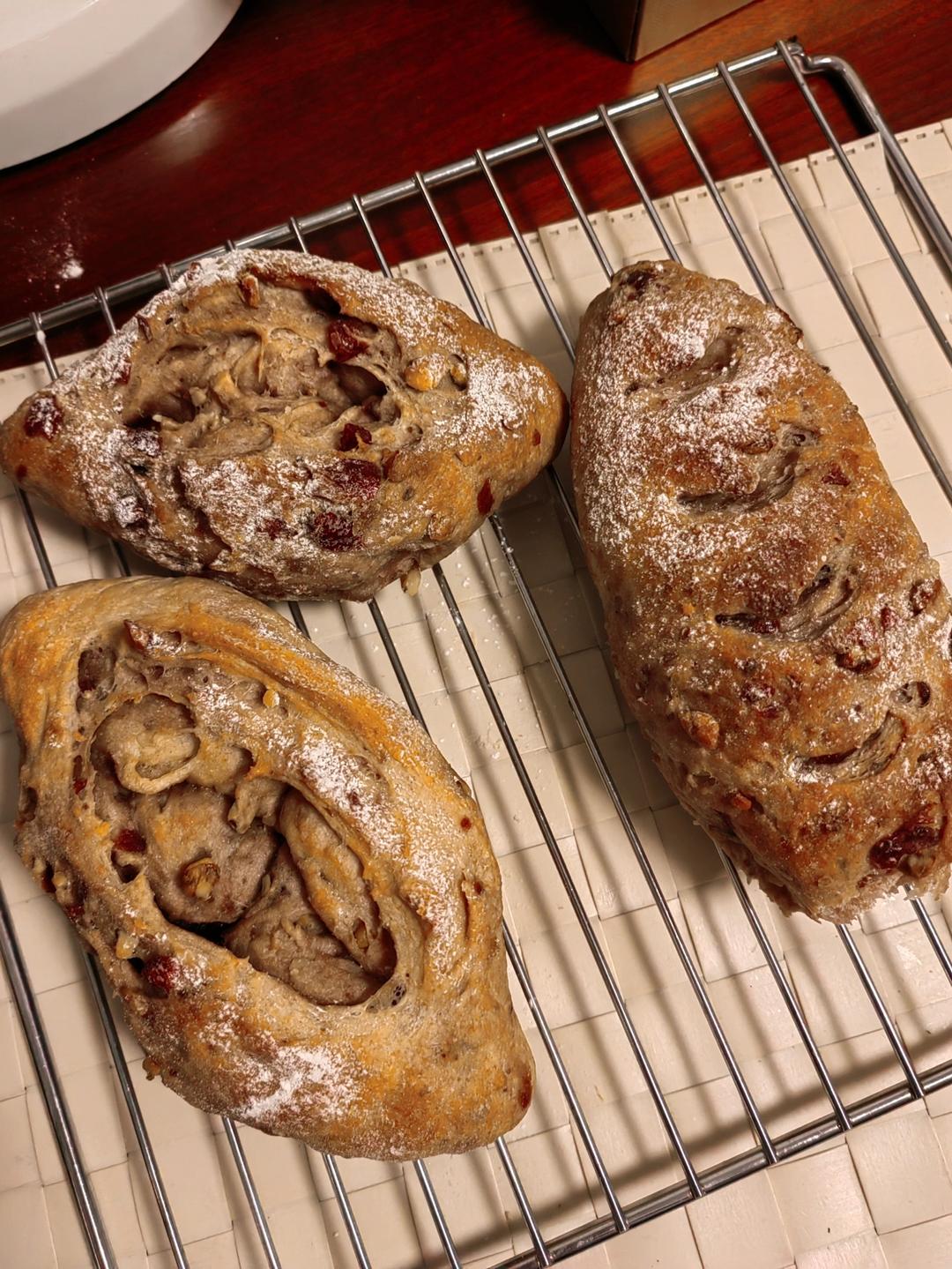 全麦蔓越莓核桃软欧包