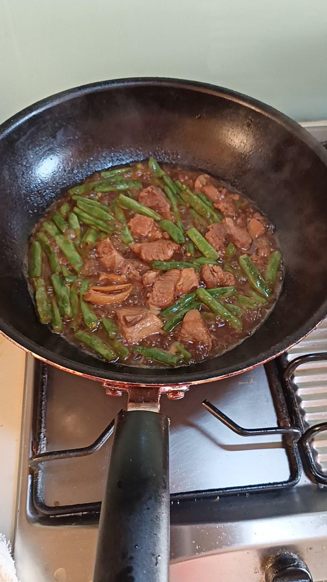 豆角焖红烧肉