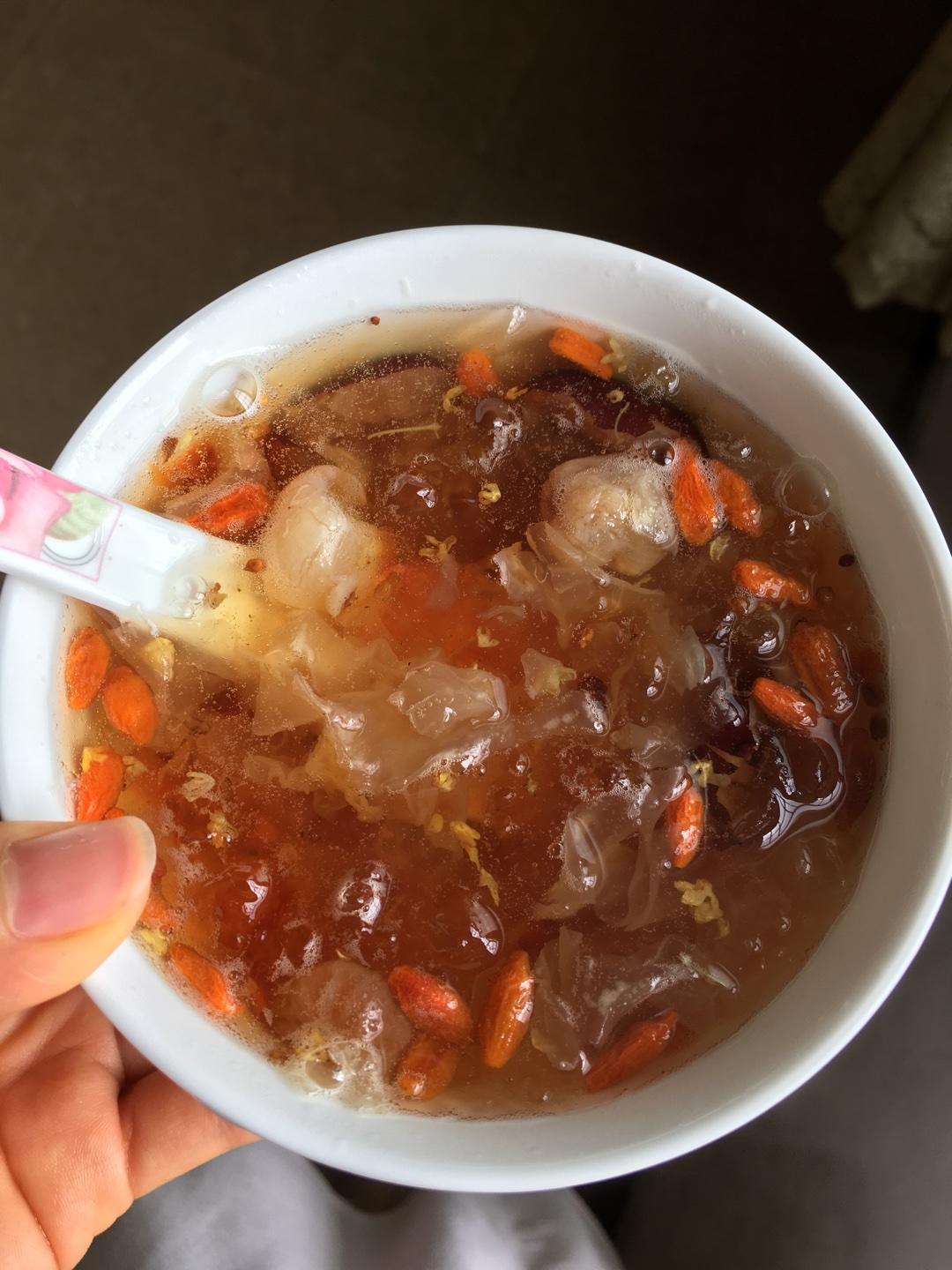 桂花糯耳桃胶糖水