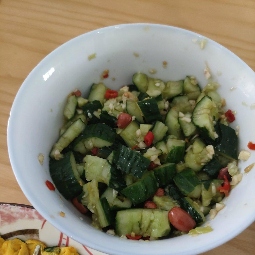 赞不绝口拍黄瓜🥒