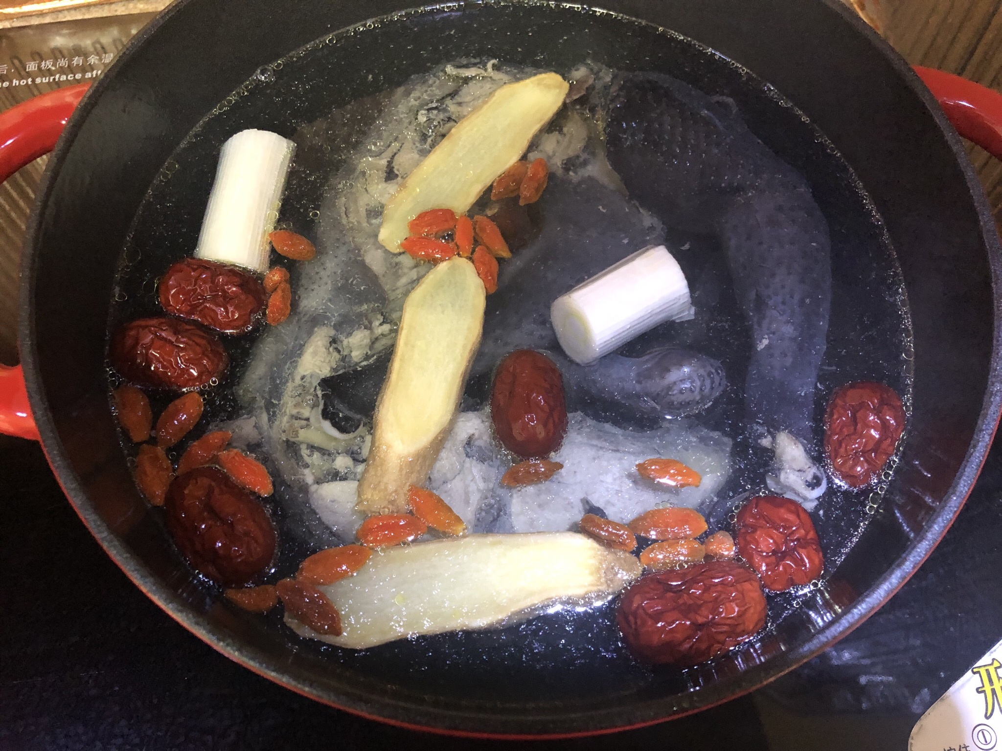 铸铁锅炖乌鸡汤的做法