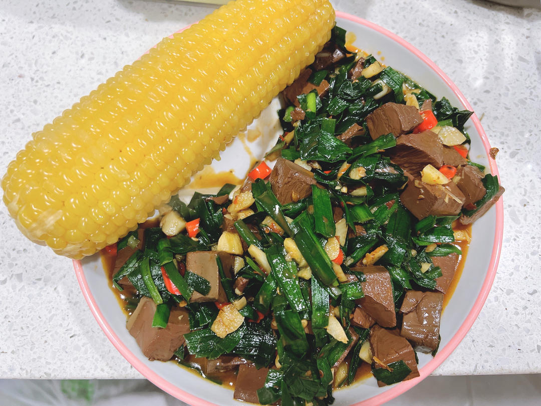 香辣韭菜炒鸭血