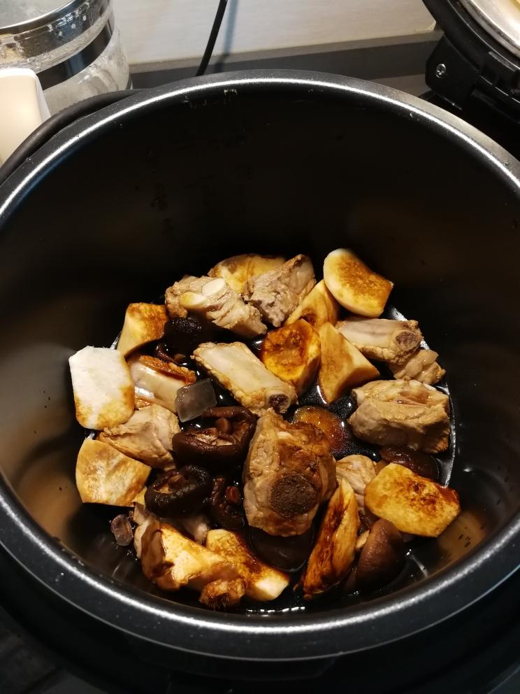 快手美味—电压力锅双菇烧肉