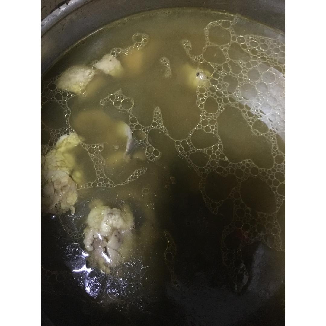 香菇炖鸡汤