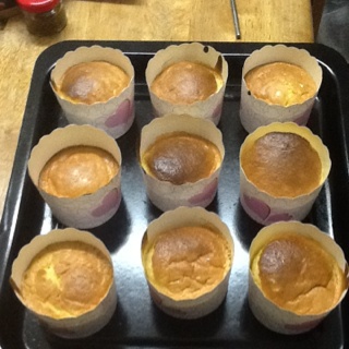 淡奶油海绵纸杯蛋糕