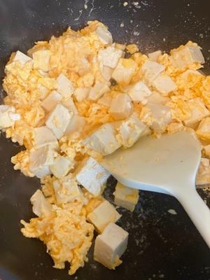 冬日快手菜：鸡蛋抱豆腐，虽然是一道素菜比肉还香的做法 步骤8