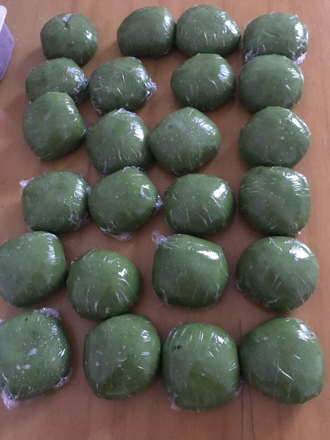 青团（加面粉或澄粉的青团）