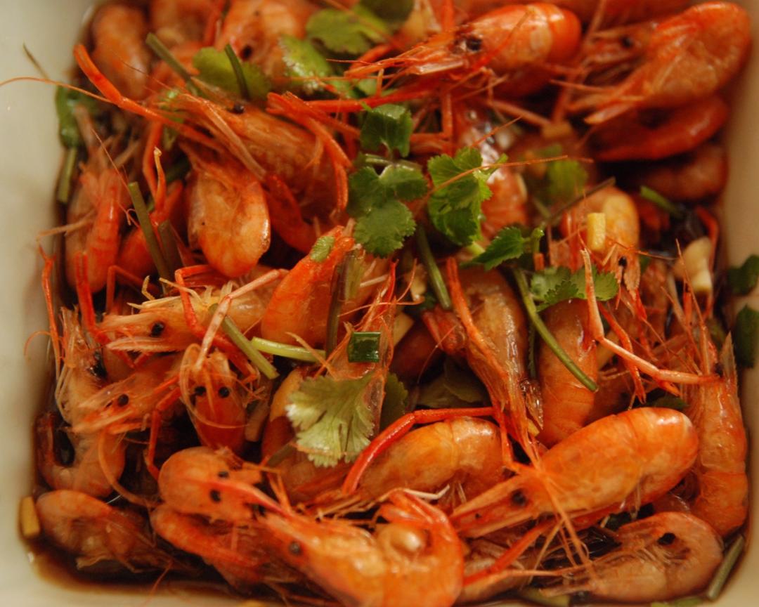 一碗凉酱汁让娃连虾壳也下肚的拌油爆虾的做法