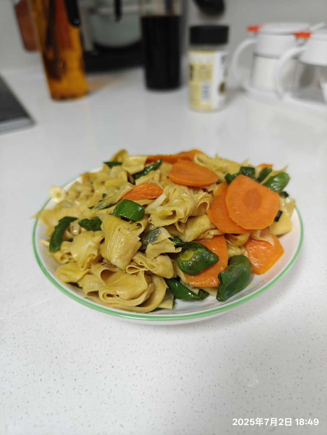 不用厨艺的尖椒干豆腐