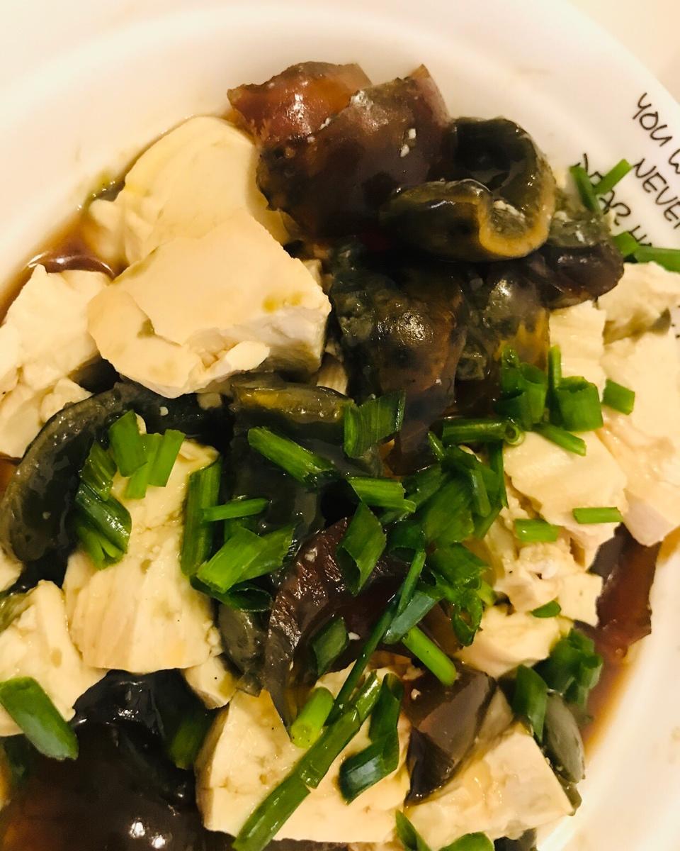 皮蛋拌豆腐