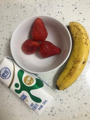 草莓香蕉西米露的做法 步骤1