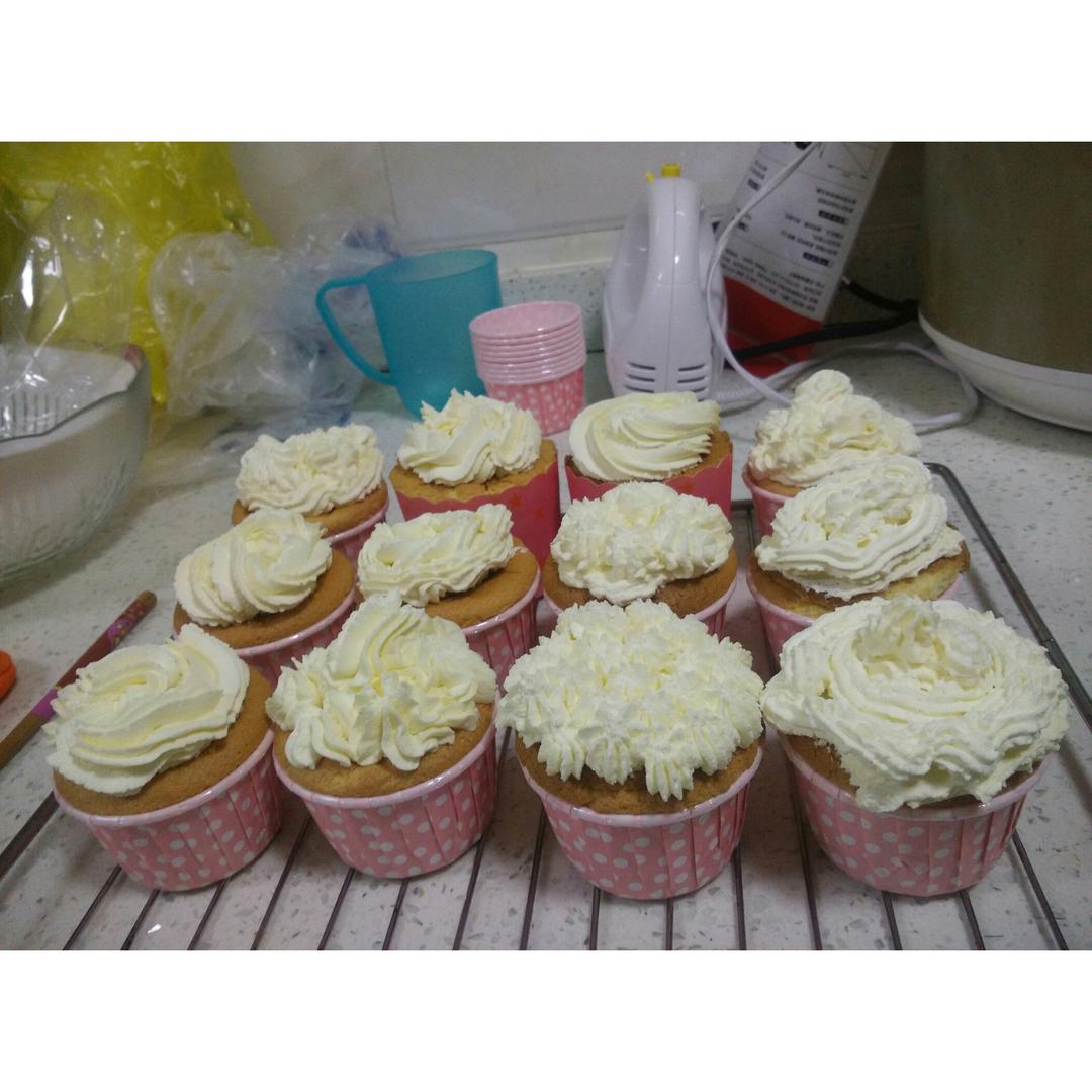 纸杯奶油蛋糕