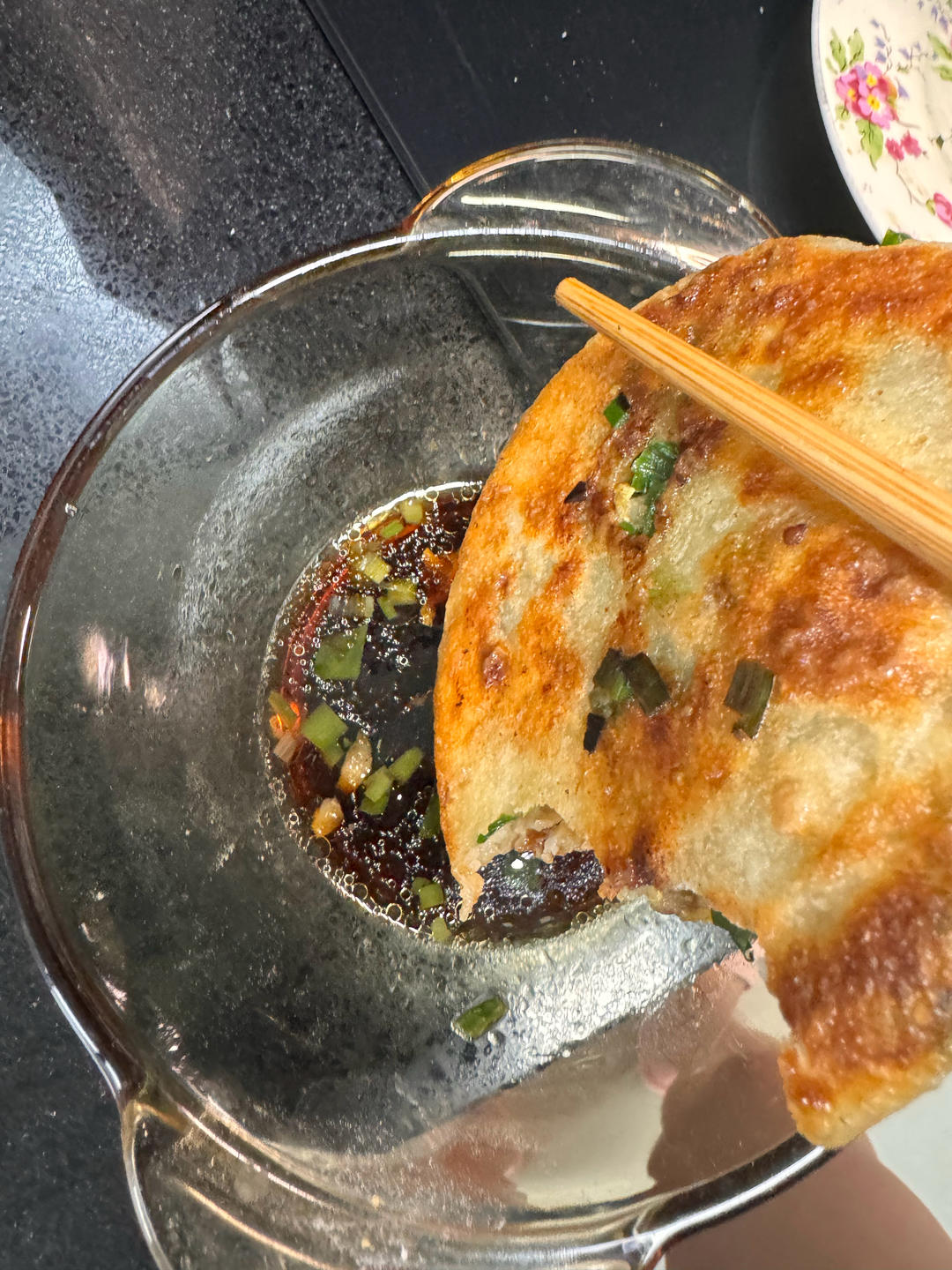 皮薄如纸的韭菜馅饼|免揉面法