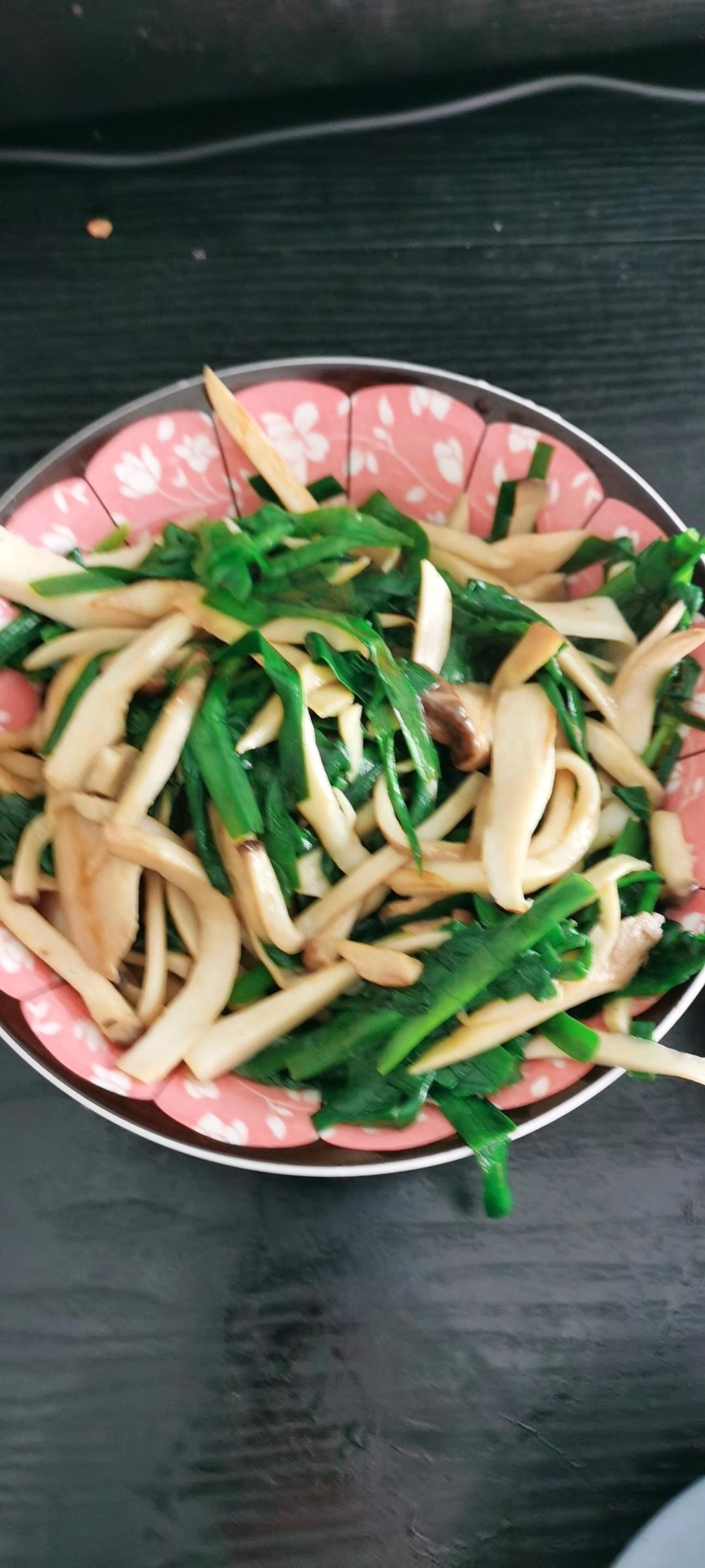 秘制杏鲍菇炒韭菜
