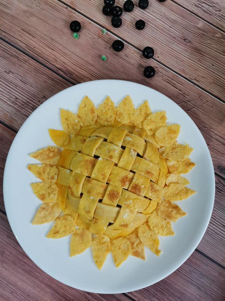 向日葵鲜虾蛋包饭