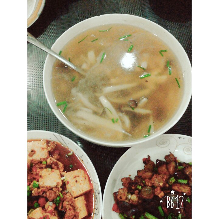 新鲜菌汤（蘑菇汤）