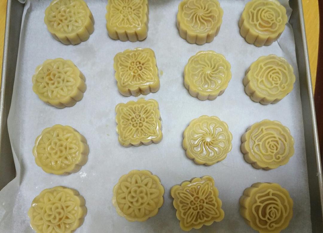 广式月饼—蛋黄莲蓉月饼