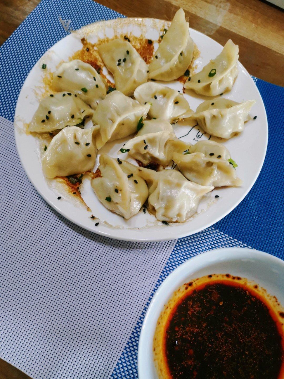 早餐来一锅香脆的生煎饺子