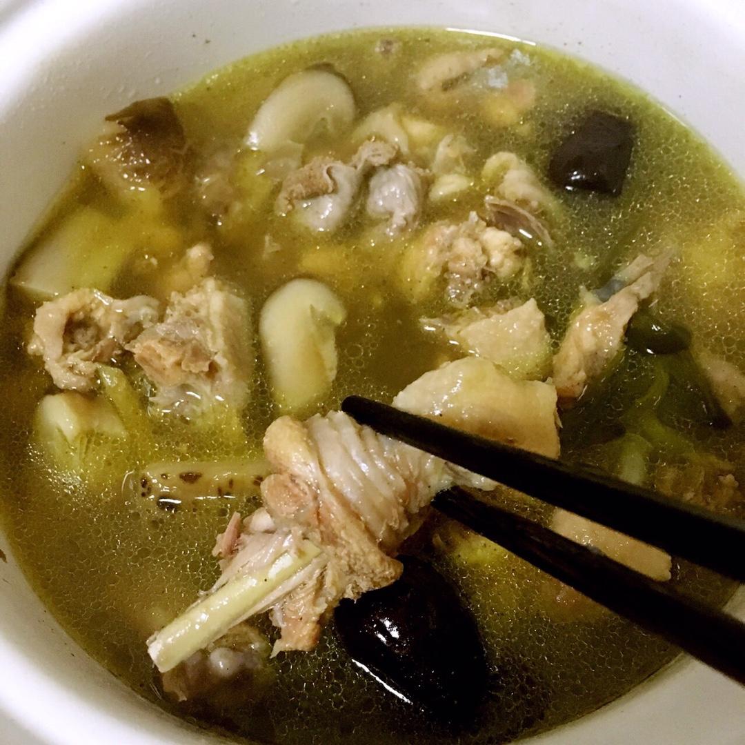 一脸福相-做的菌菇炖鸡汤