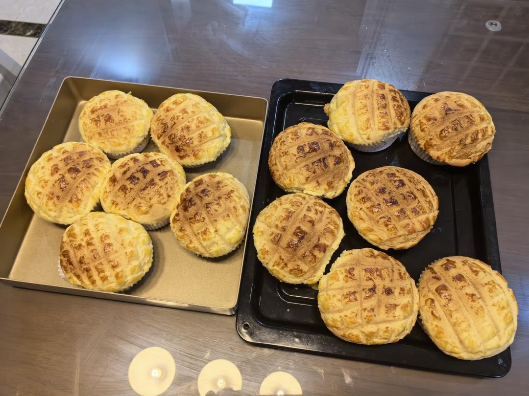 好吃到炸裂的港式菠萝包（附带制作酥皮的小视频）