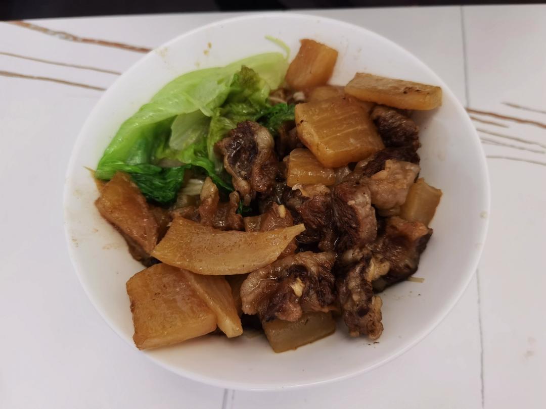 萝卜牛腩煲
