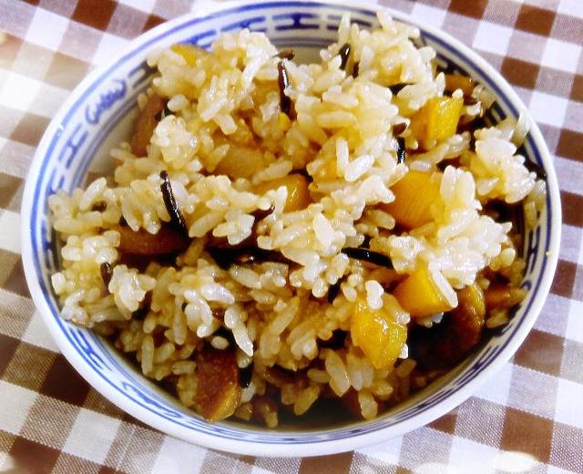 土豆香肠炒二米饭的做法