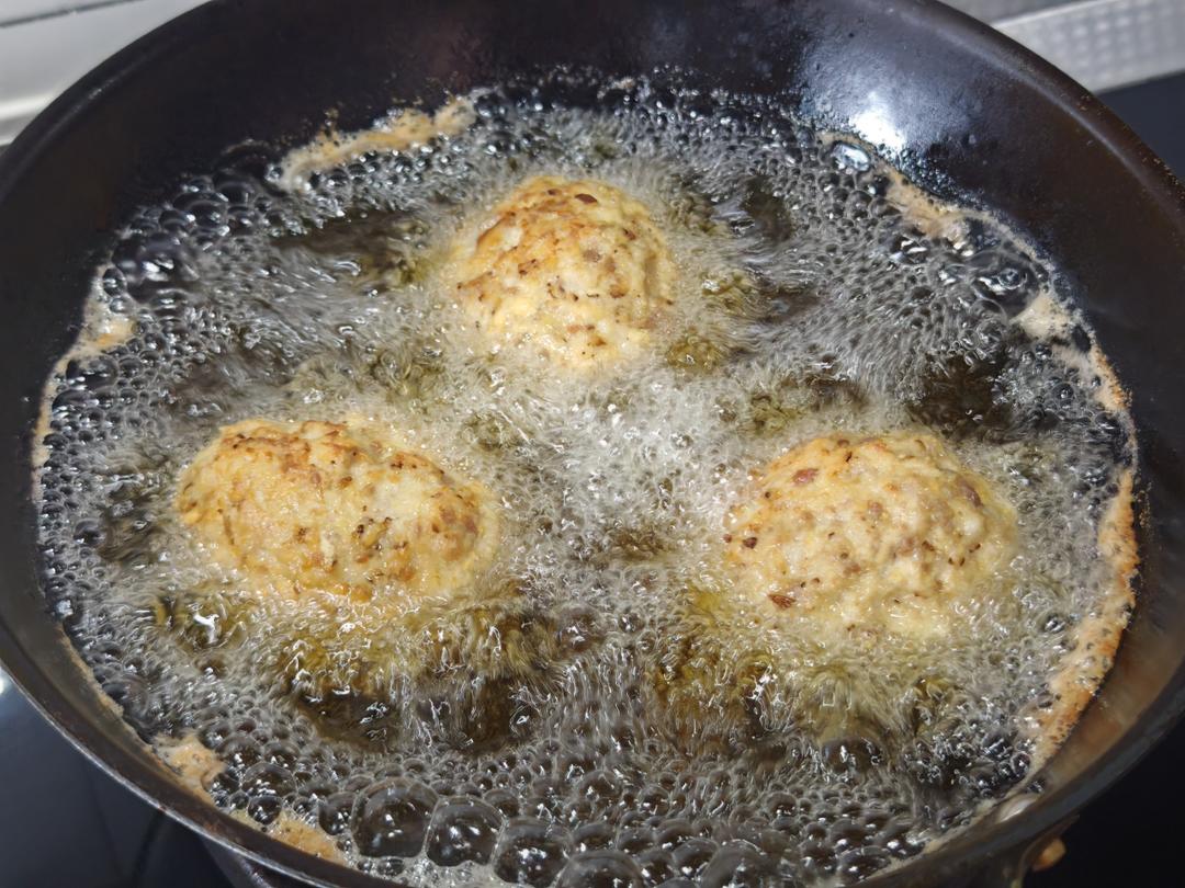 简单的红烧狮子头～拌饭太香了