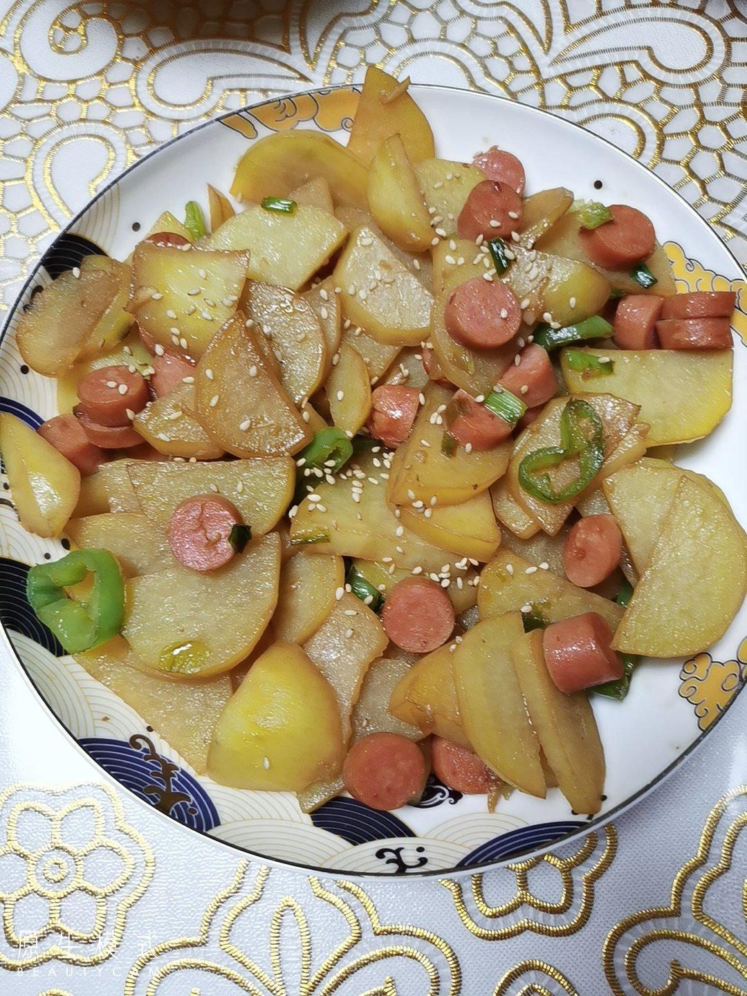 老干妈火腿肠炒土豆片