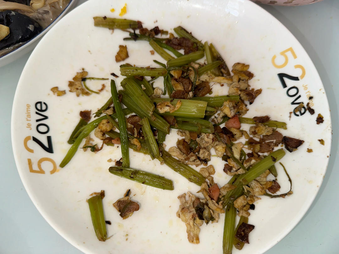 芹菜木耳炒蛋
