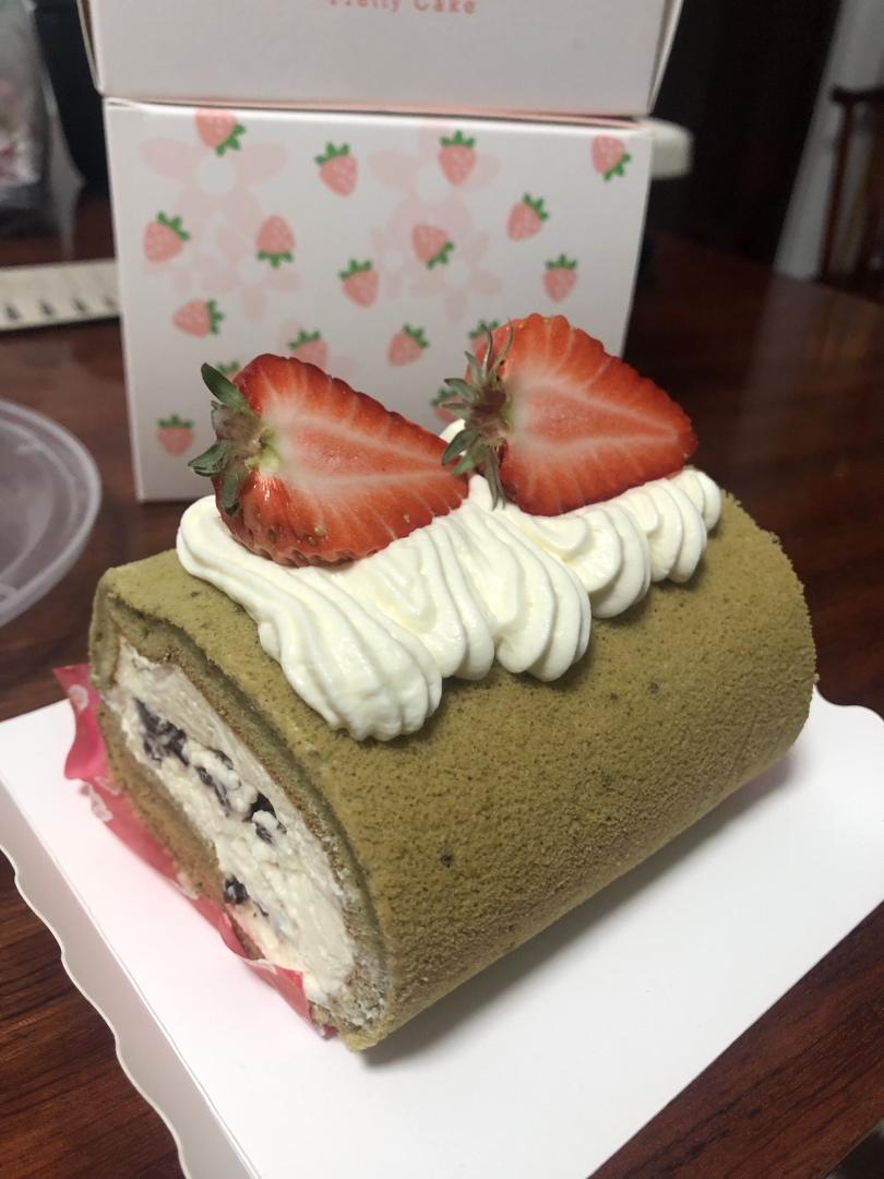 清新草莓蛋糕卷