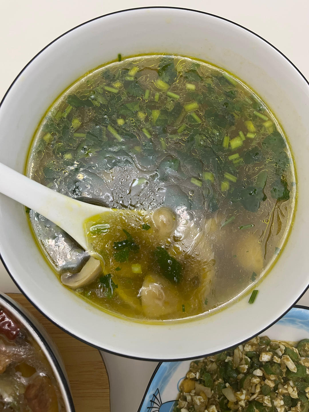 明明是素汤 却鲜得像鸡汤一样的「口蘑汤」