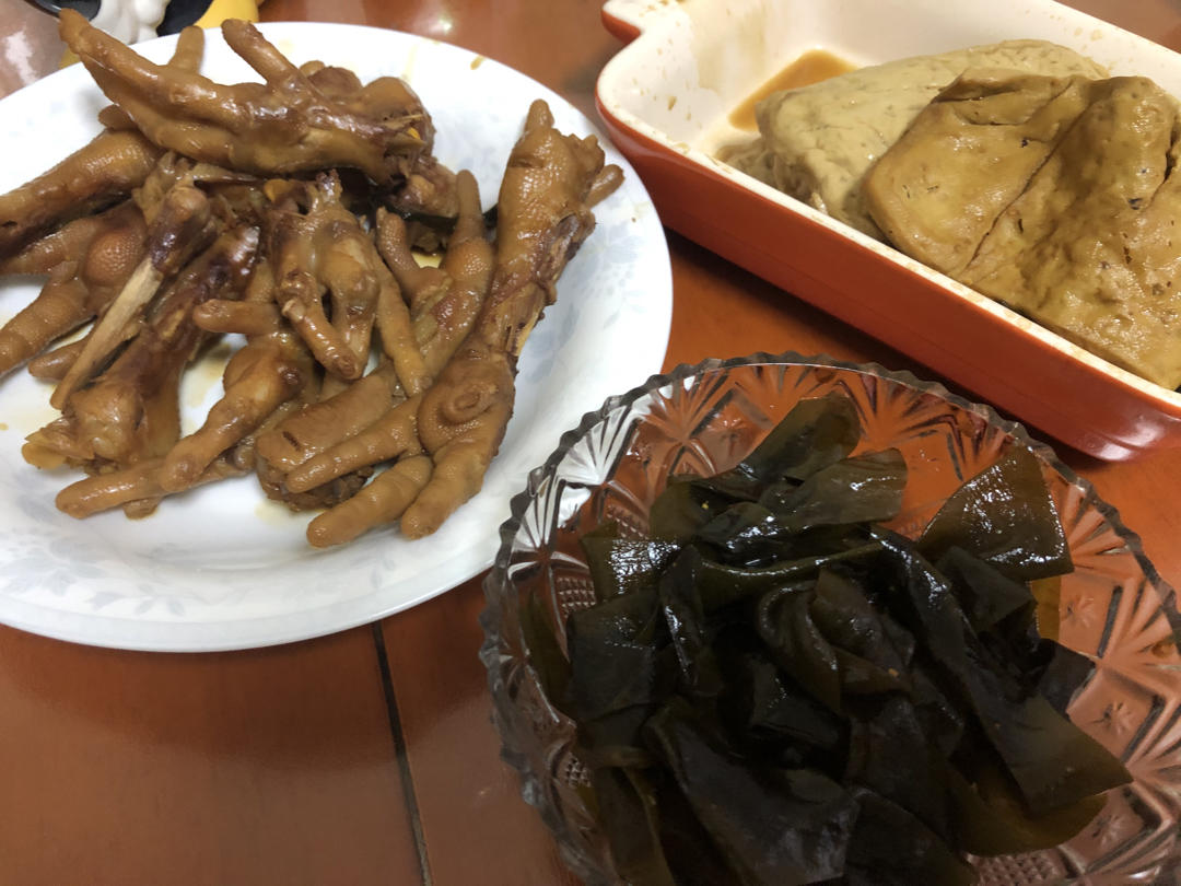 卤鸭翅卤鸭掌卤鸡爪，卤天卤地卤前任，这个配料真的绝了