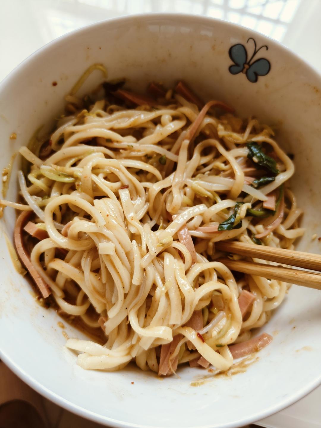 十分钟做好一盘开胃凉拌面～太好吃啦