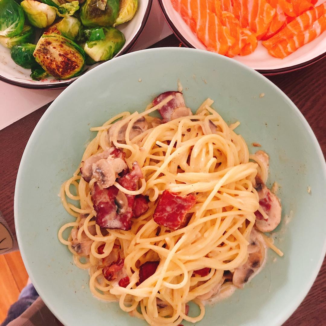 白汁蘑菇培根意粉