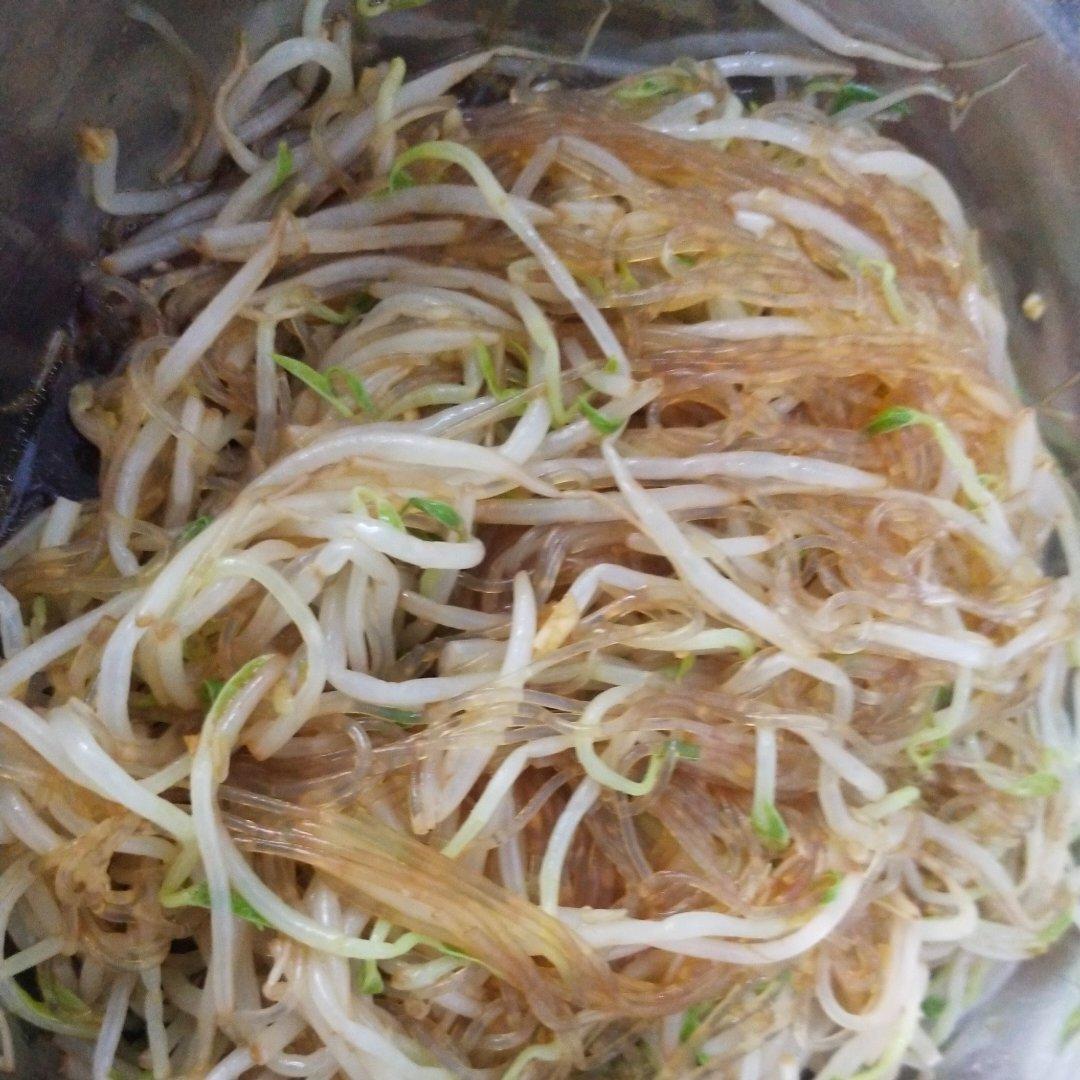 一上桌就会被哄抢光的，爽口凉拌菜豆芽粉丝