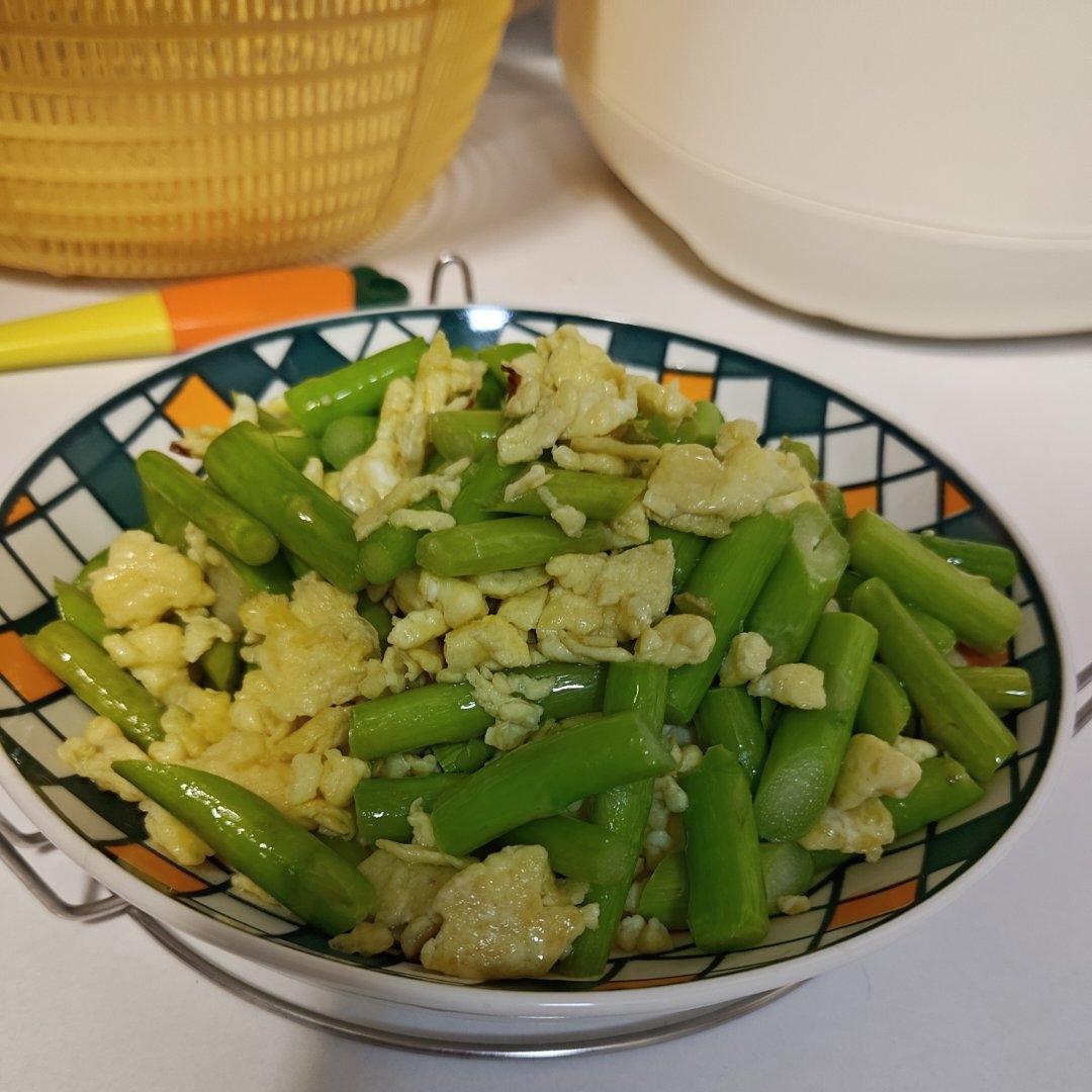 芦笋炒鸡蛋