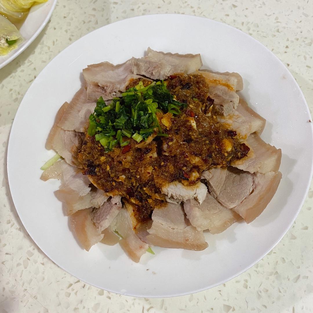 有时候，真的忍不住，搞一盘蒜泥白肉