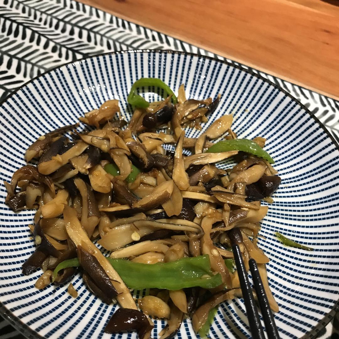 清炒黑皮鸡枞菇