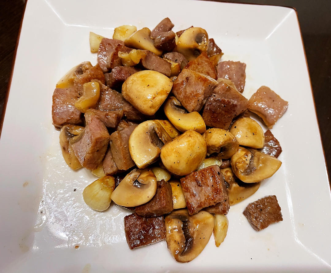 蒜香菲力牛肉粒