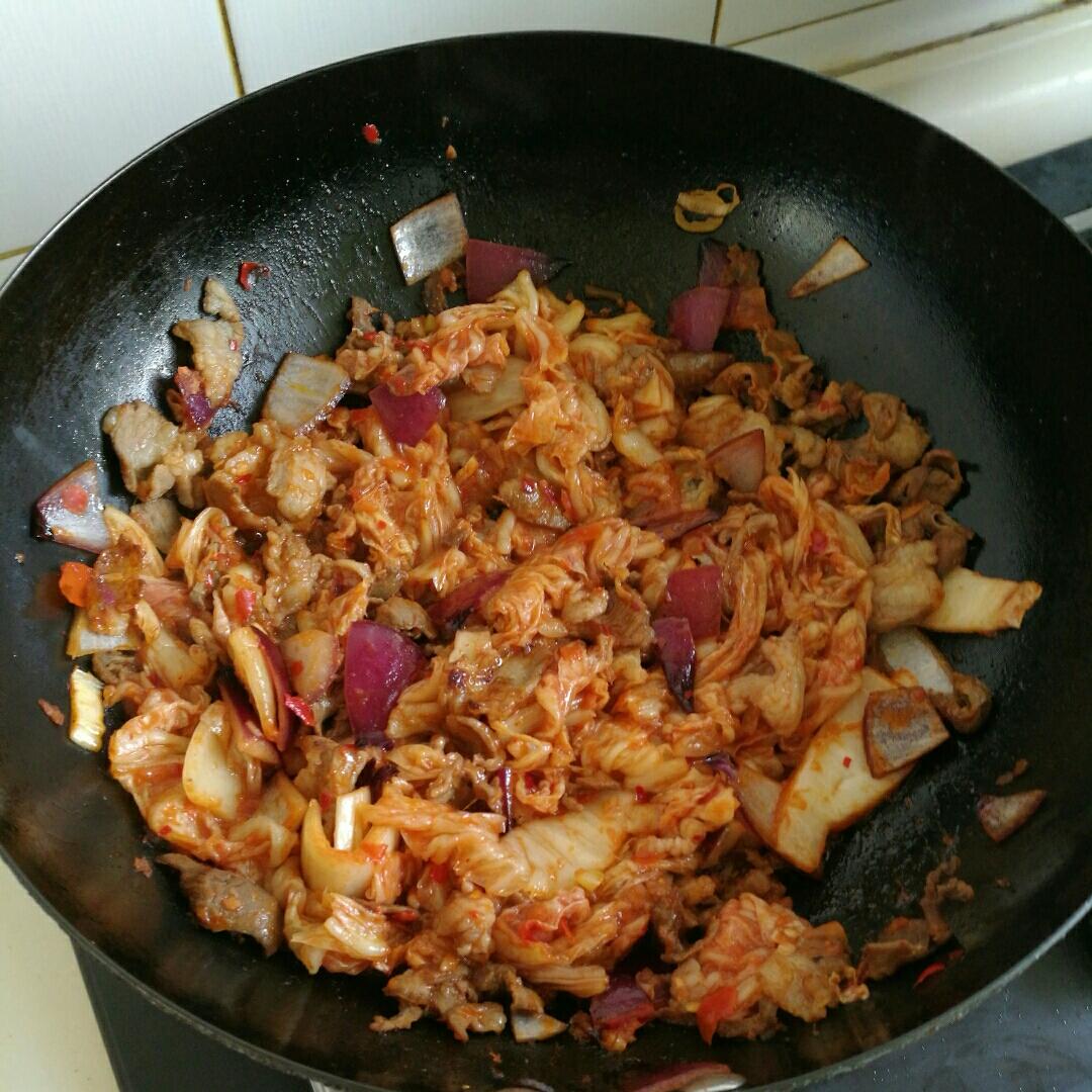 辣白菜炒五花肉