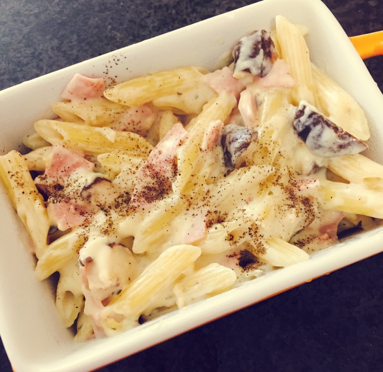 白蘑菇奶油培根意面