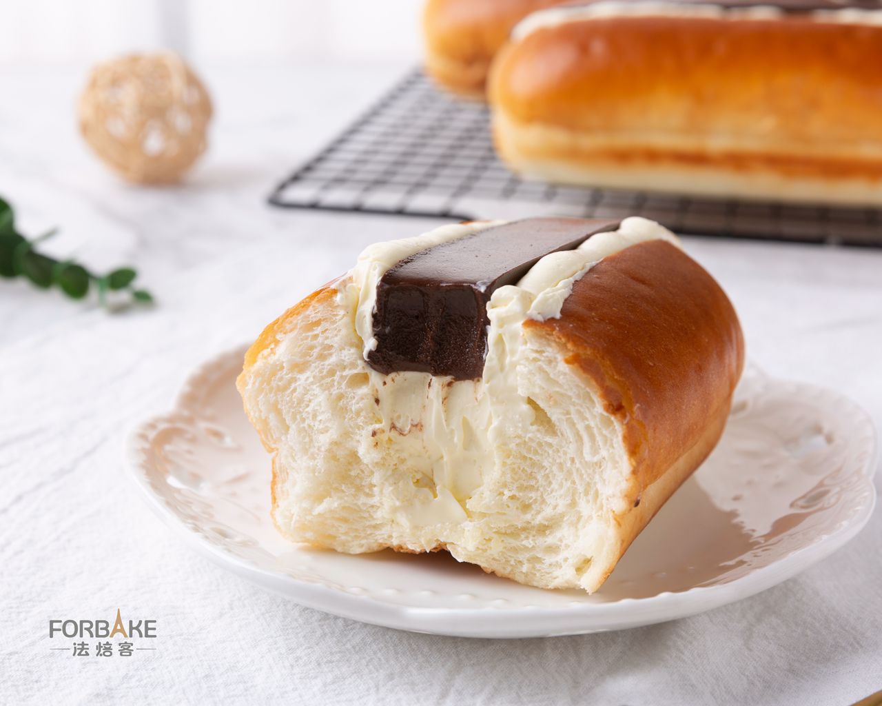 网红巧克力“鸭血”面包 | 生巧奶冻咸奶油面包的做法 步骤22