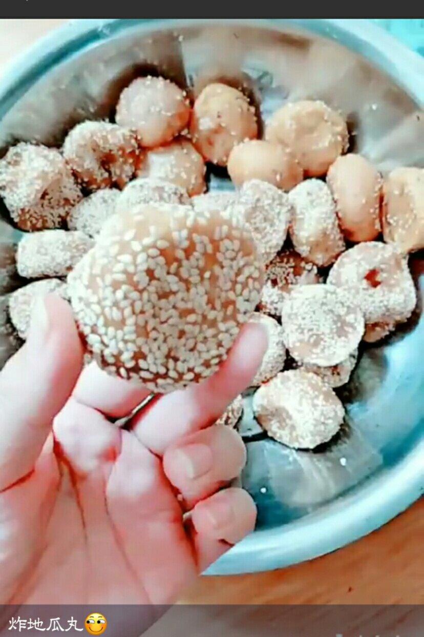 紫薯芝麻球