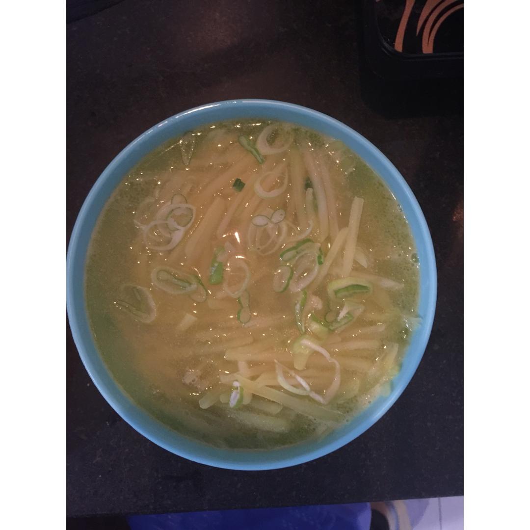 家常土豆丝汤